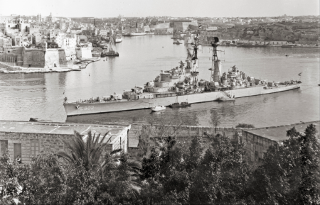 Voor anker in Valletta, Malta